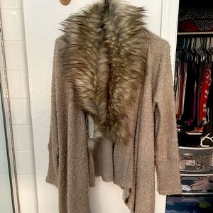 Never worn removable fur trim cardigan - purchased from Vici in Walnut Creek